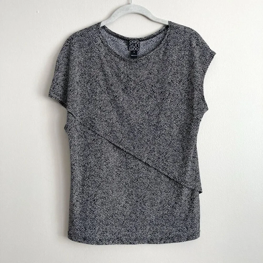 Clara Sun Woo Slinky Knit Asymmetrical Sleeve Blouse Womens Small Black White